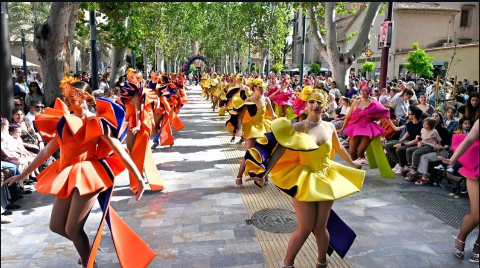 Desfile y espectáculo de danza